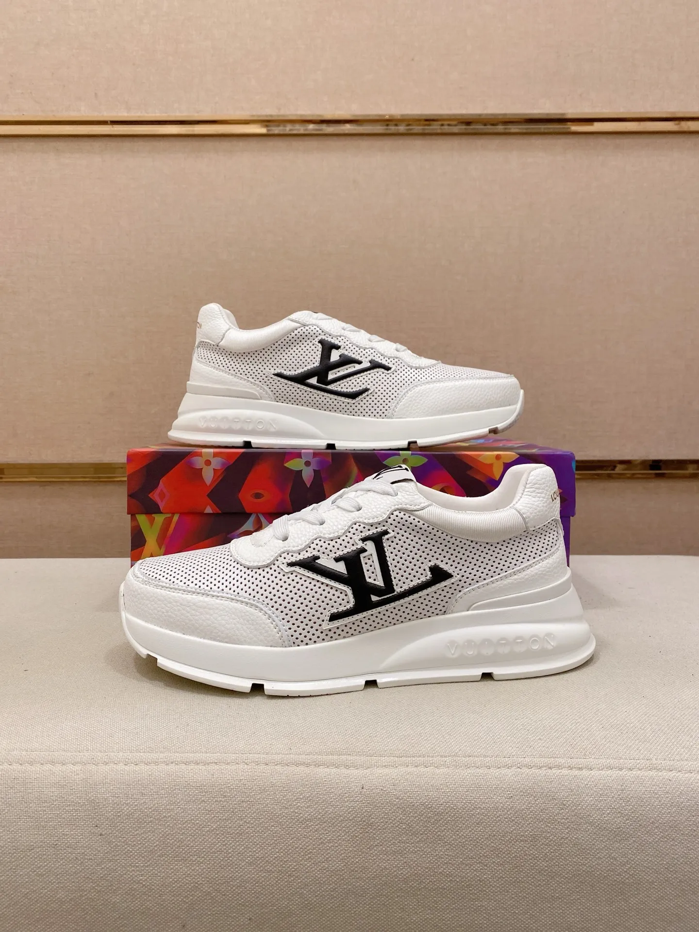 Men's shoes: 442💰🎉🎉LV~Louis Vuitton trendy men's shoes, new shipments, latest matching, the same style as the official website, super high quality, hot sales of the season [strong][strong][strong]Selected first-layer cowhide, comfortable sheepskin lining, original last, comfortable on the foot, wear-resistant rubber outsole, size: 38-44.